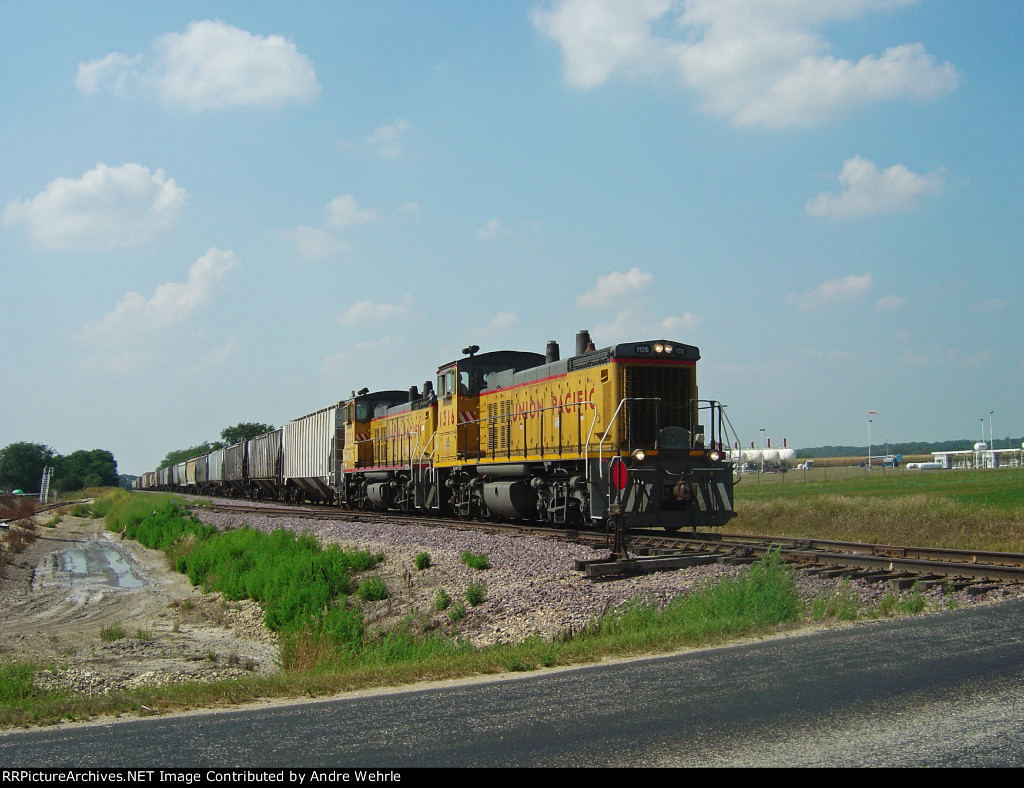 UPY 1316 & 1323 approaching Polzin Rd. with the returning Evansville Turn